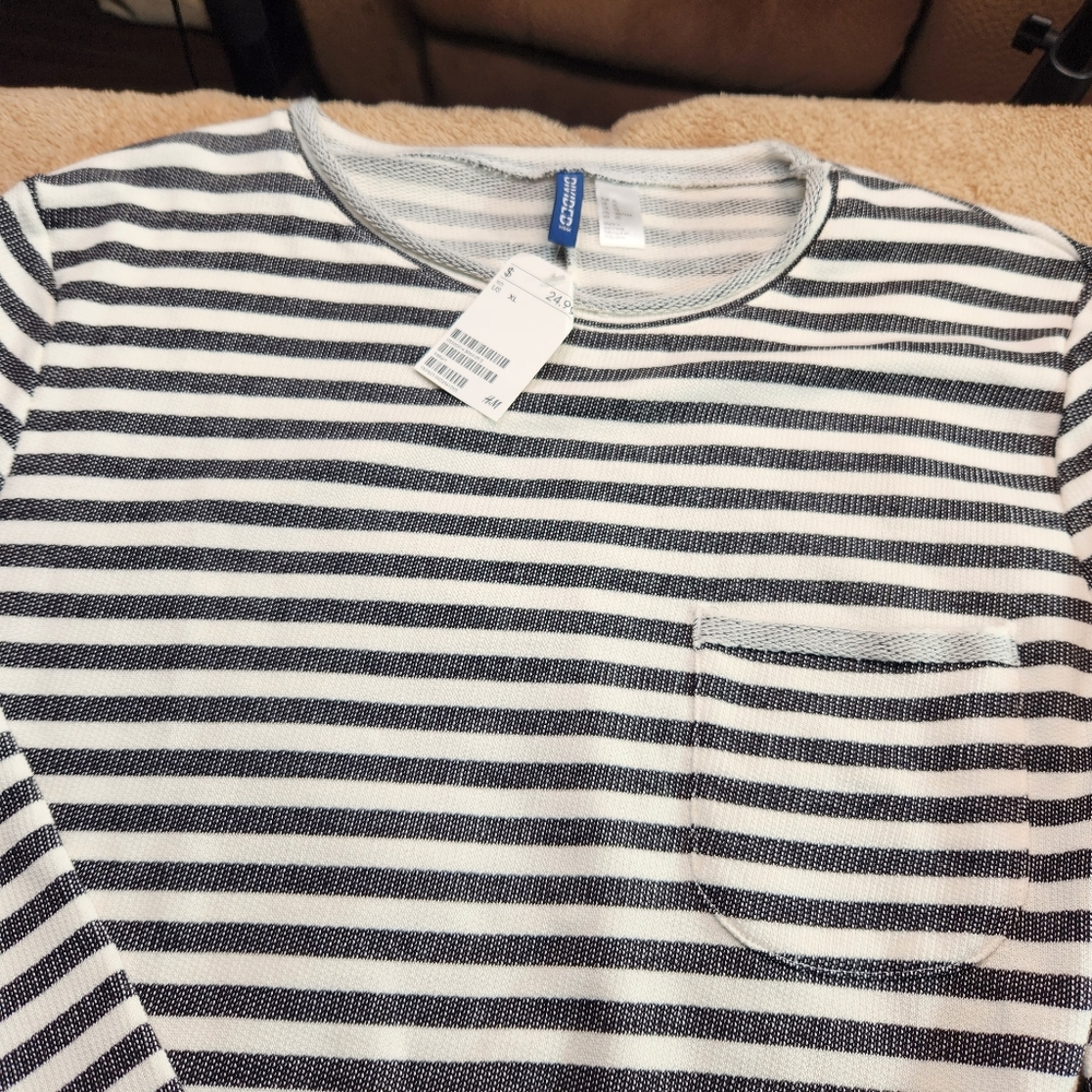 H&M NWT Light Wight LS Blue And White Stripe Sweater. XL